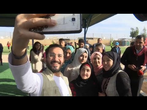 شاهد الفنان المصري أحمد حلمي يزور مخيم الزعتري للاجئين السوريين في الأردن…