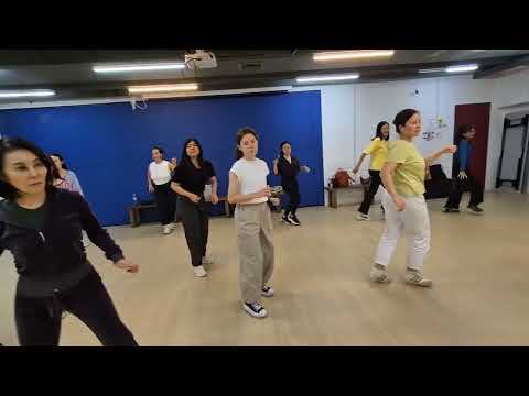 Caliente Dance Studio Singapore Salsa solo class practise to Pa'mi by Peter Nieto, Ivy Queen