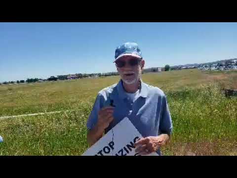 Cary Smith at zoo mt protesting the drag queen story "hour"