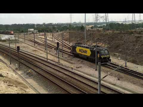 Comboios em Penalva - 11nov21 -  Loc Eletrica da Medway