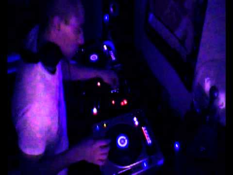 download lagu mp3 mp4 Dj Elpile, download lagu Dj Elpile gratis, unduh video klip Dj Elpile