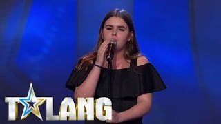 Nelli Berg lämnar inte ett öga torrt i Talang 2017 - Talang (TV4)