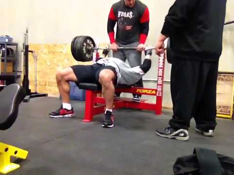 Huge Raw Bench: Stan Efferding 585