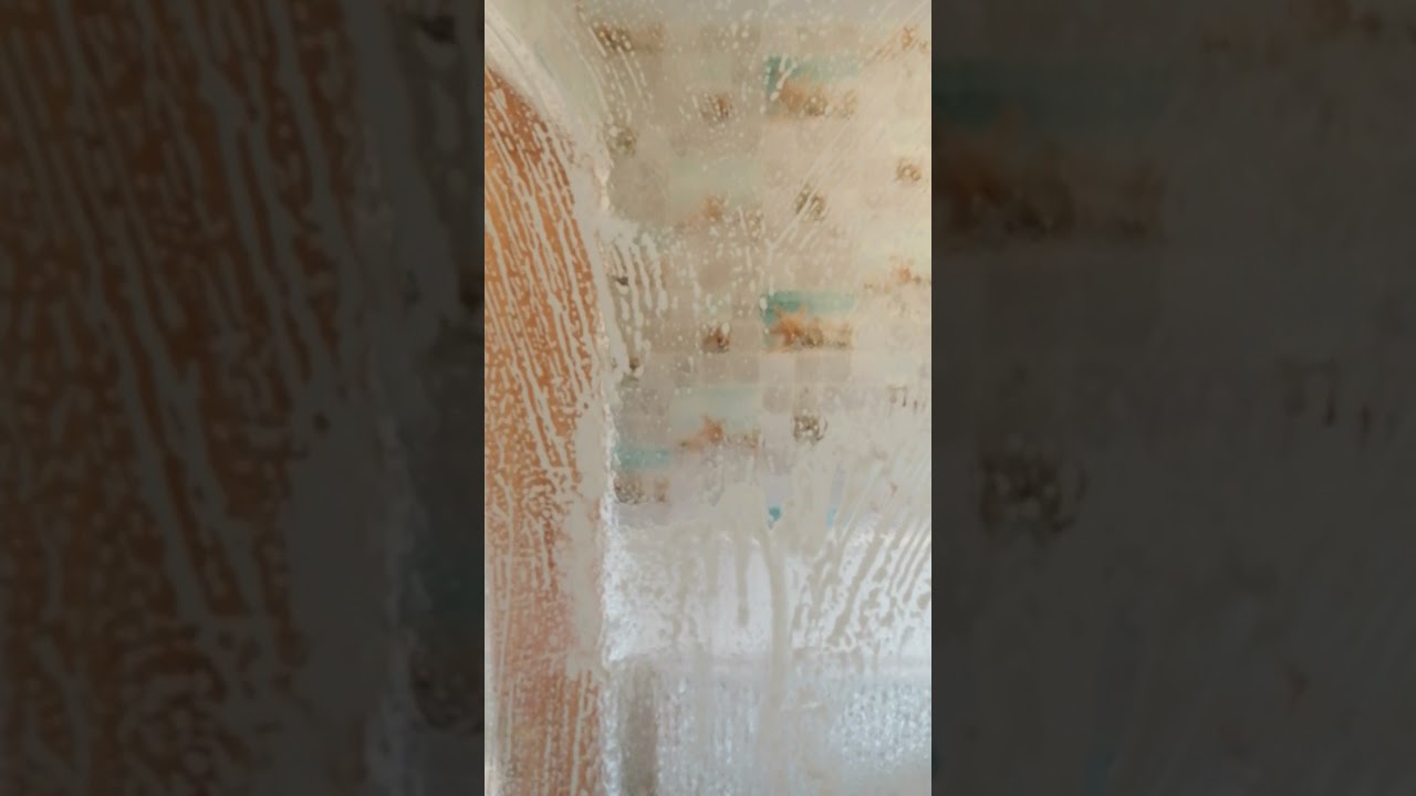 Czyszczenie bardzo brudnych szyb prysznicowych