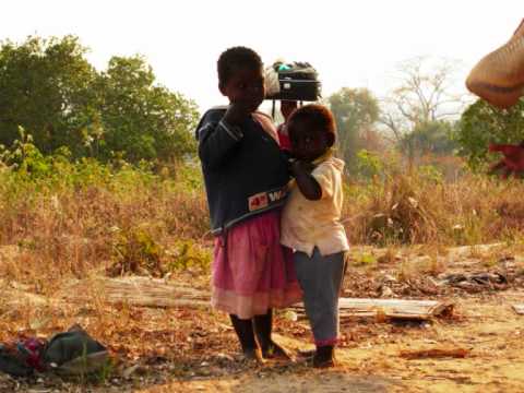 Waldemar Bastos & The London Symphony Orchestra - "Velha Chica" (Xé menino não fala política!)