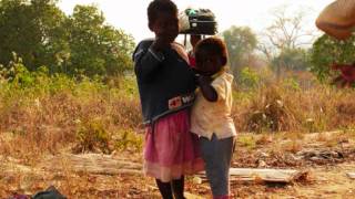 Waldemar Bastos & The London Symphony Orchestra - "Velha Chica" (Xé menino não fala política!)