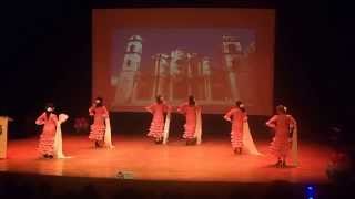 Bailan una "Habanera" las chicas de nuestra compañia Los Guaracheros.