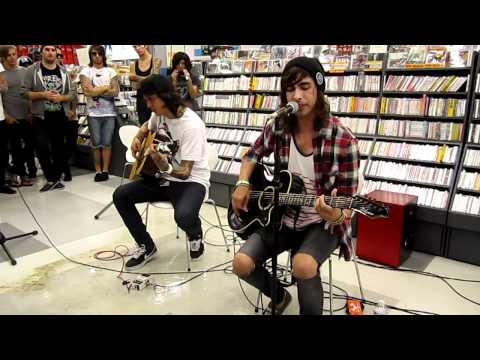 Yeah Boy And Doll Face - Pierce The Veil acoustic show in Japan