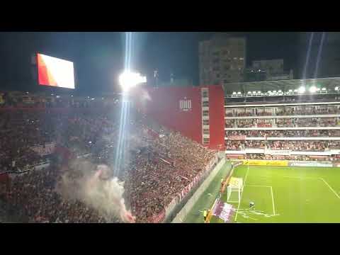 "ESTUDIANTES 2 - 0 Audax Italiano. 2da Fase Copa Libertadores 2022. Recibimiento." Barra: Los Leales • Club: Estudiantes de La Plata