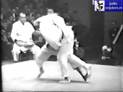 Judo 1961 Paris: Leo Gisin (SUI) - Han No San (KOR) [open].