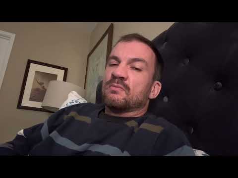 Stai cercando di dormire ma stai uscendo con un vampiro energetico