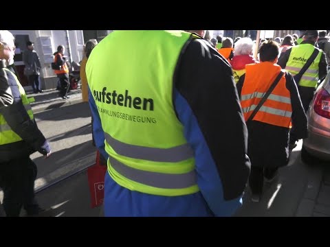 Mehr als 100 Teilnehmer bei der Demonstration der "Bunten Westen"
