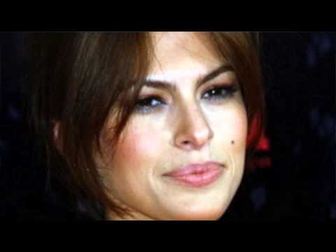 Celebrity Panty-Flashers: Eva Mendes Joins the Club! ▶0:37