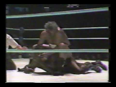 Bobo Brazil vs The Sheik (1975)