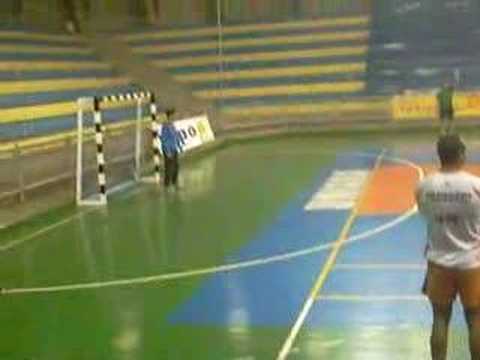 tiro de sete metros contra metodista