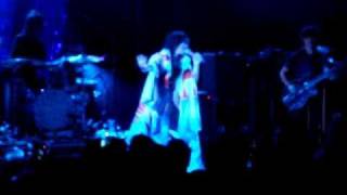 The Yeah Yeah Yeahs &quot;Hysteric&quot; Karen O forgets the lyrics @ The Greek