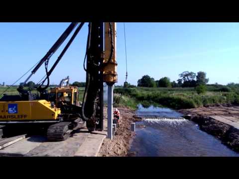 Grzegorzew, wbijanie pali, praca kafara