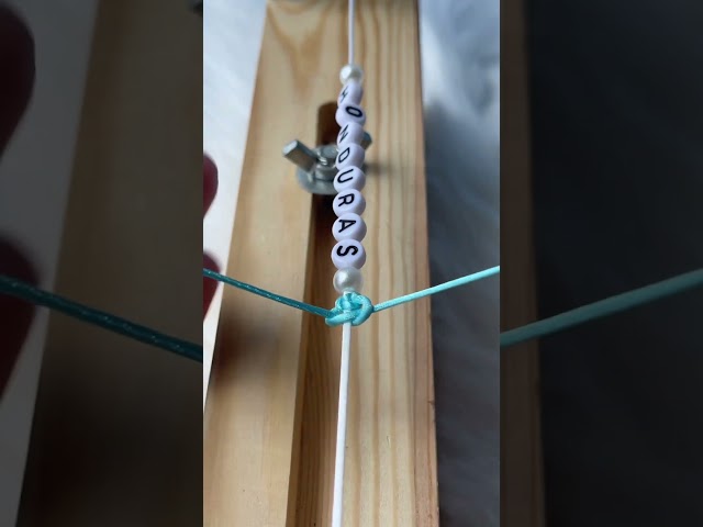 Vídeo relacionado con AWARDSEN Regalos de tortuga para mujer, pulseras de cristal valiente de 8 mm, pulsera valiente con colgante de tortuga, decoración de viaje seguro para adultos, 8 mm, Piedra