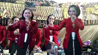 Download lagu Anting di gandeng ika suhesti kok gayane malu ki dalang seno nugroho mp3 Download lagu Anting di gandeng ika suhesti kok gayane malu ki dalang seno nugroho mp3