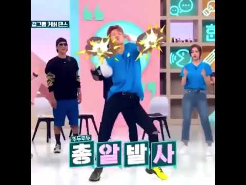 lee seunghoon of winner dancing to itzy, blacpink and lovelyz