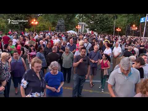 Мицкоски во дрес на Вардар му оддаде почит на навивачот Никола Саздовски