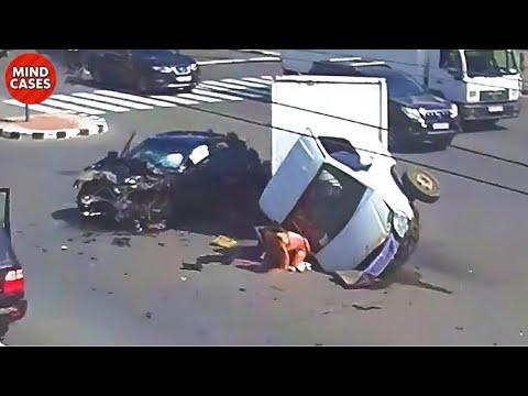 199 Shocking Truck Crashes Caused by Idiots Who Shouldn’t Be Driving