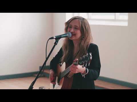 West Yorkshire Singer-guitarist Sian Francis available from Alive Network Entertainment Agency