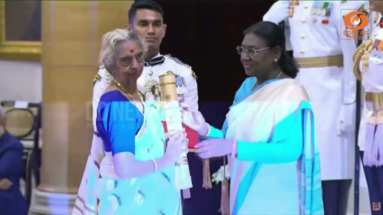 രാഷ്ട്രപതി ദ്രൗപദി മുർമുവിൽ നിന്ന് പദ്മശ്രീ പുരസ്ക
