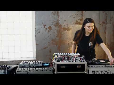 ONYVAA | MODULAR TECHNO LIVE JAM 003 | TR - 909 | EURORACK | MC-303 | Paris