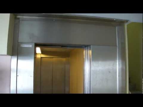 The amazing KONE High-Hydraulic elevator @ Trädgårdsgatan 2, Bollnäs, Sweden.