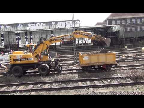 Bahnarbeiten Wanne-Eickel HBF - Gleisbauarbeiten mit Liebherr A 900 C Zweiwegebagger