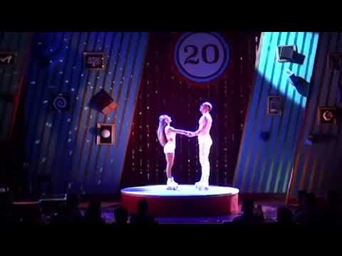 Roller skating act by Pavel & Anastasiia 2232 / www.maximaaa.com