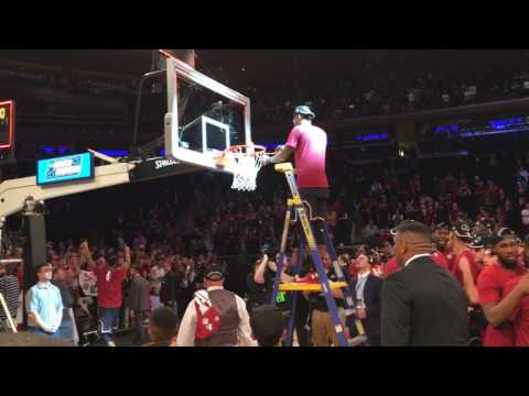 Former Roselle Catholic star Chris Silva cuts down net at MSG