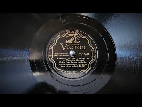"A Moment In The Dark" ~ Wayne King Orchestra  v. Ernie Birchill 1932 (Victor Credenza Phonograph)