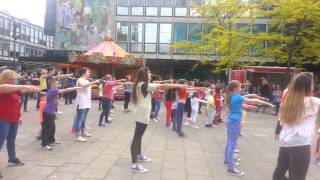 Flash mob "just be a child"