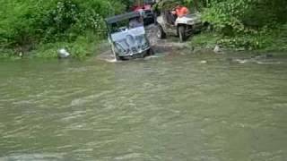 preview picture of video 'Yamaha Rhino Polaris Ranger RZR S Crossing Elkhorn Creek'