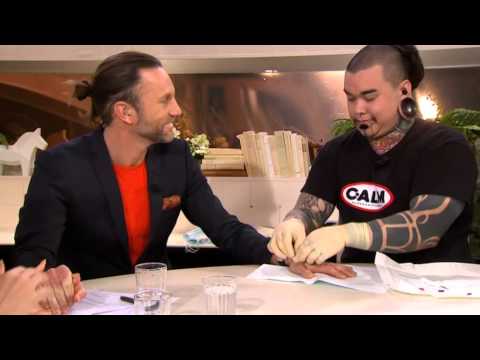 Här opererar Peter in ett chip - se hans reaktion - Nyhetsmorgon (TV4)