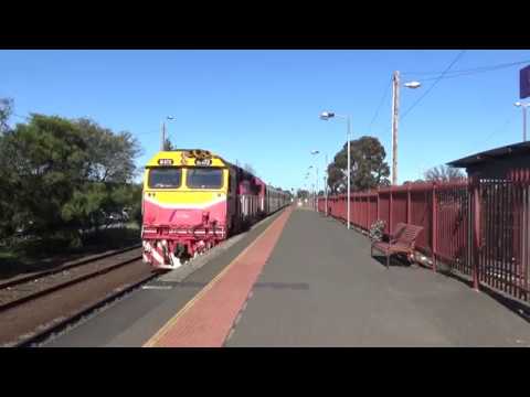 V/line N472 with VN12 car set