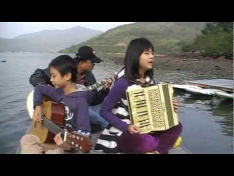 Karla Bonoff - The Water Is Wide (11 yo acoustic cover)