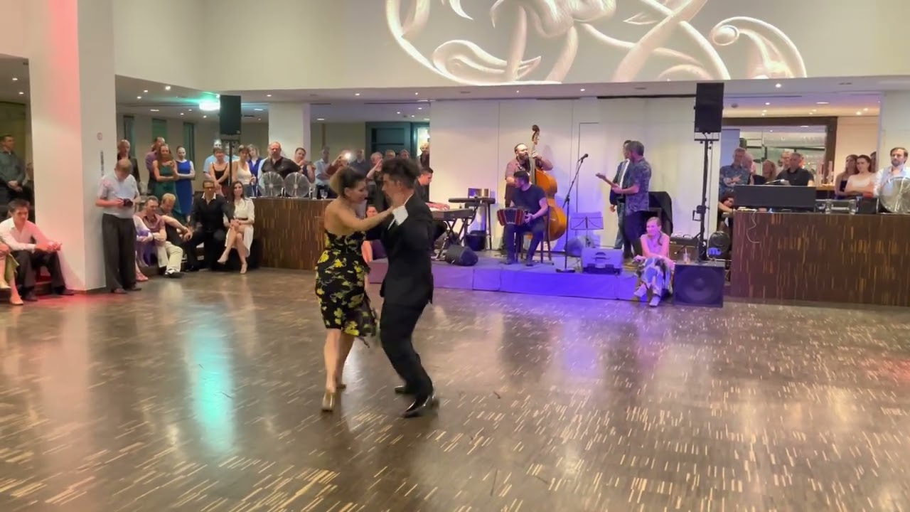 EL CACHIVACHE Tango con Martin Troncozo - Bailan Rodrigo Fonti y Yamila Ivonne. MILONGA La Cicatriz
