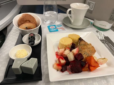 2022 12月 自主防疫期間 搭長榮吃什麼！煎雞排、青醬雞肉、起司醬鹹派