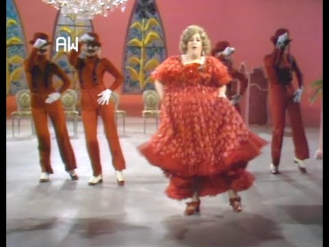 Mama Cass Elliot - "Poor Papa (He's Got Nuthin' At All)" (Live on The Ray Stevens Show, 1970)