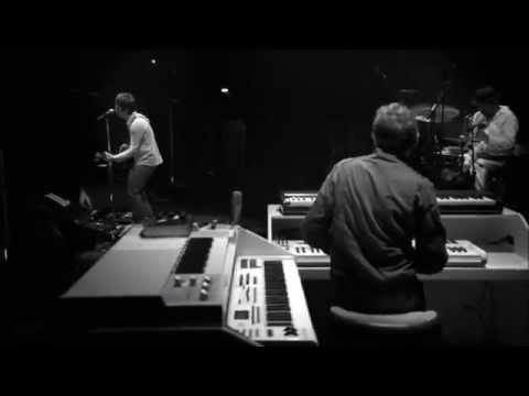 Noel Gallagher's HFB - Supersonic @ International Magic at the O2 (HD)