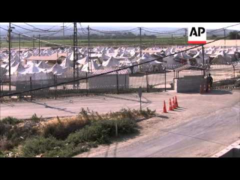 Syrians stranded on Turkey's border awaiting permission to cross