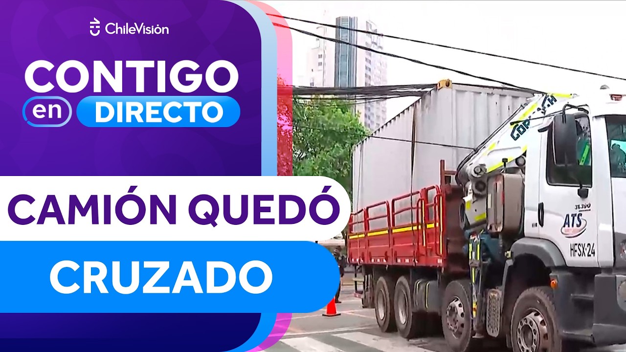 Camión quedó cruzado tras pasar a llevar cables en Providencia - Contigo en Directo