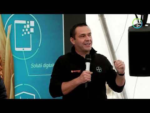 Recoltarea hibrizilor de porumb Bayer/Dekalb în ferma lui Dimitrie Muscă