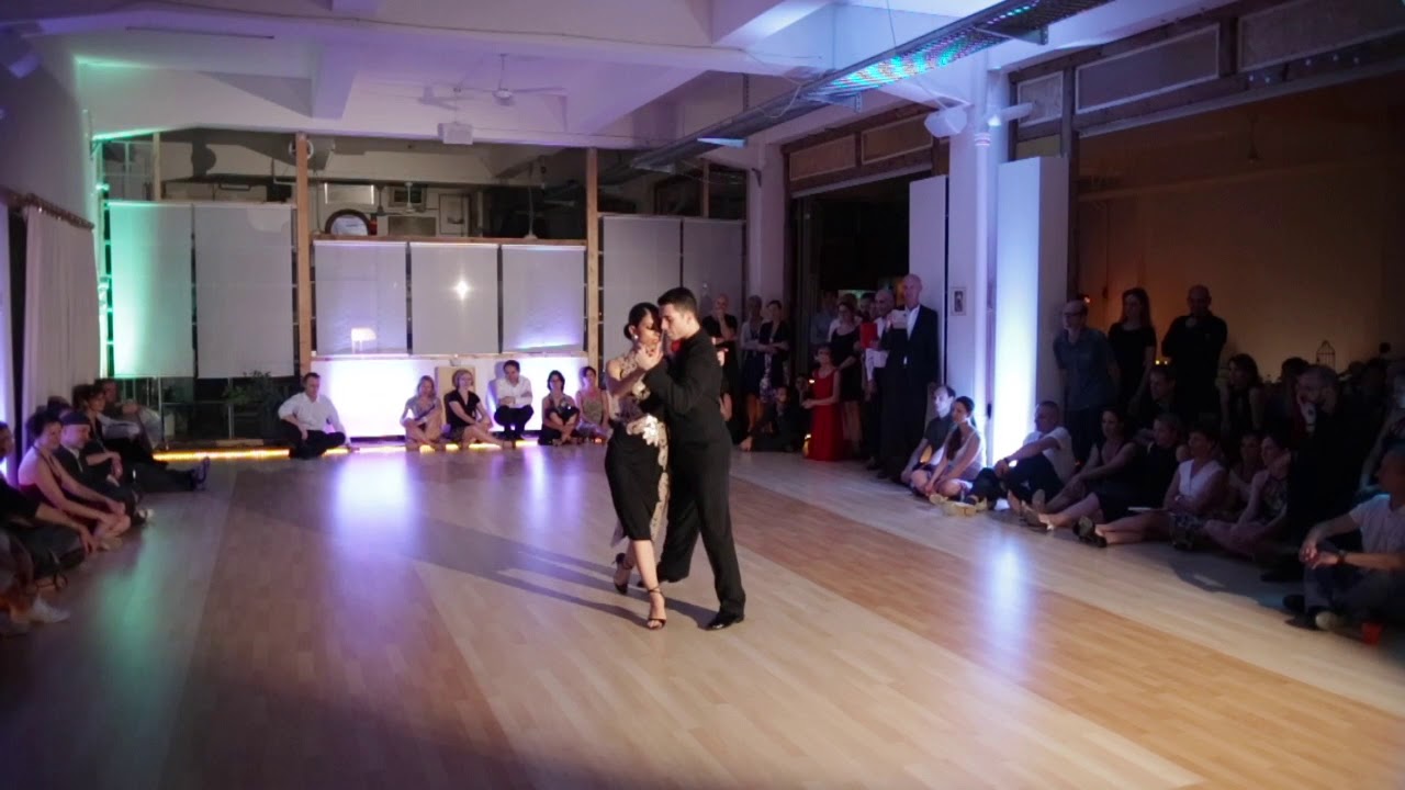 Marianna Koutando et Vaggelis Hatzopoulos at Milonga de la Farmacia, Lausanne, 19.05.2018. Tango 1