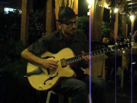 Luca Boscagin plays a Giuseppe Riccobono archtop guitar (great jazz solo)