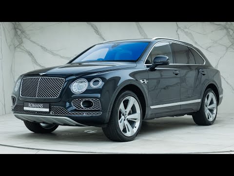 2017 Bentley Bentayga W12 Mulliner - Black Sapphire - Walkaround & Interior & Revs [4K]