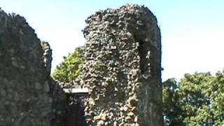 preview picture of video 'Inverlochy Castle ruins, Scotland 2009'
